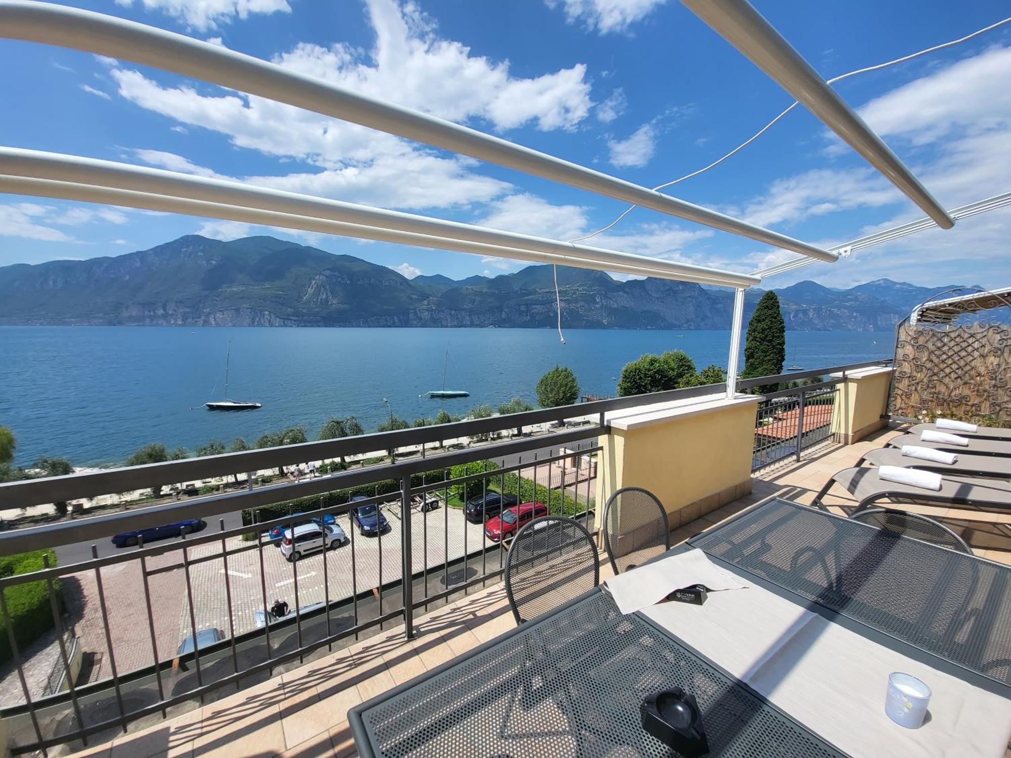 Penthouse Casa Alkea Masse Lake View เบรนโซเน ซูล การ์ดา ภายนอก รูปภาพ